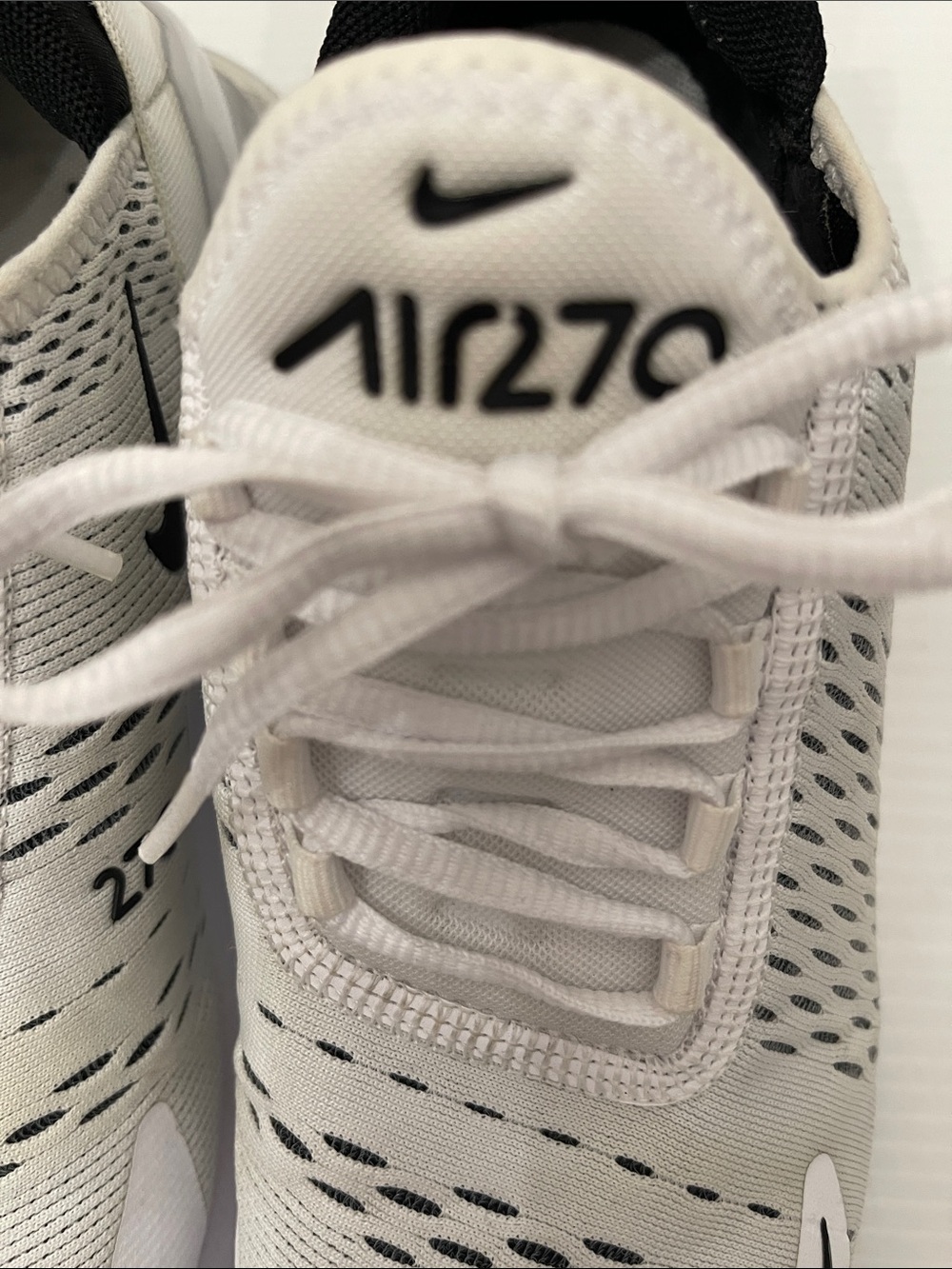 Nike Air Max 270 White/Black Athletic Running Sneakers Women’s Size 8 - Picture 5 of 14